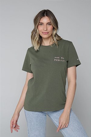 Camiseta AME EM PÚBLICO bordada