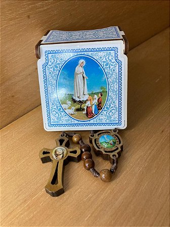 Terço Madeira (8mm) c/ caixa mdf - Nossa Senhora de Fátima