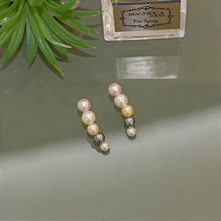Brinco ear cuff com mix de pérolas