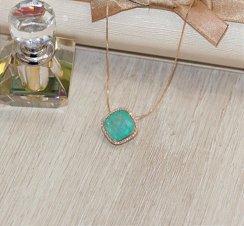 Colar com cristal verde fuzion