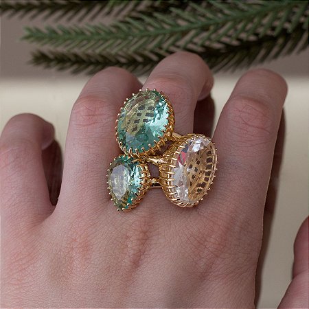 Trio de anéis dourado com cristal quartzo verde