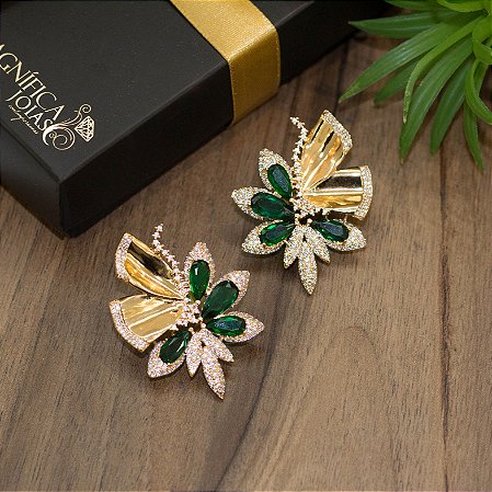 Brinco floral com microzircônias e cristal esmeralda