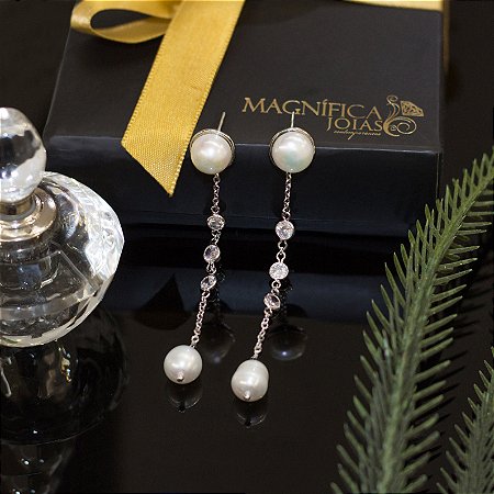 Brinco de pérola com ponto de luz