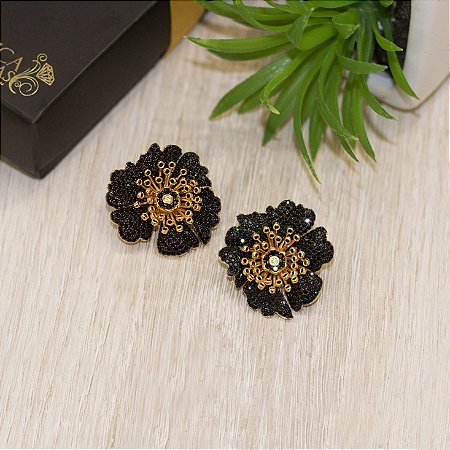 Brinco floral cravejado com microzircônias