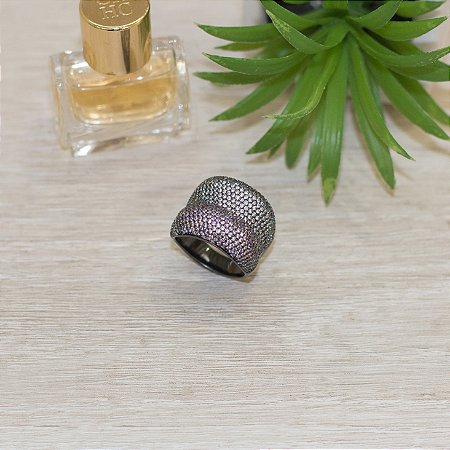 Anel cravejado com micro zircônias negra