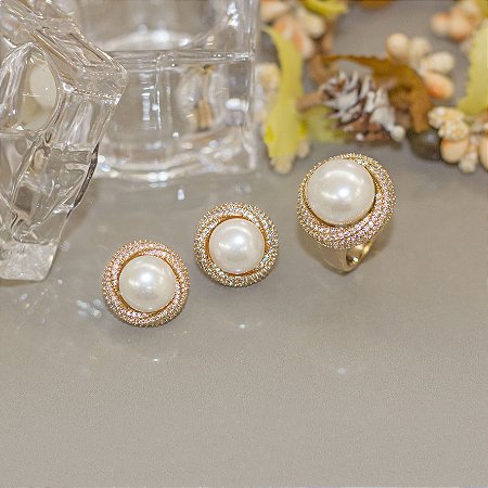 Anel com pérola e microzircônias