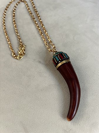 Colar Oriente Sabre Conhaque