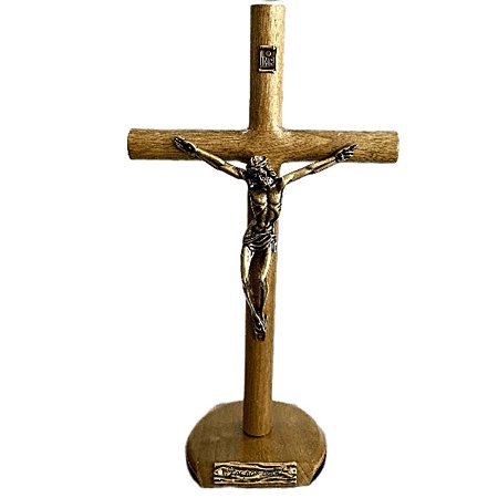 Crucifico de Mesa com Medalha de São Bento - 27cm