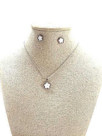 CONJUNTO DE COLAR + BRINCO S2 - FLORZINHA BRANCA COM PRATA