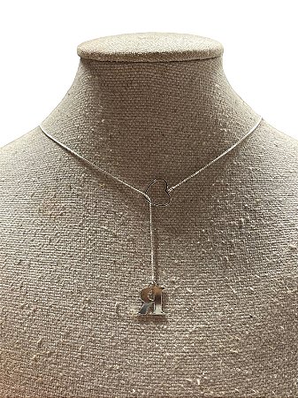 Colar Gravatinha - Prata | Letra R