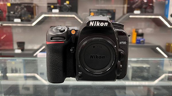 Camera Nikon D7500 Corpo c/Aprox 156k de Cliques - Usada