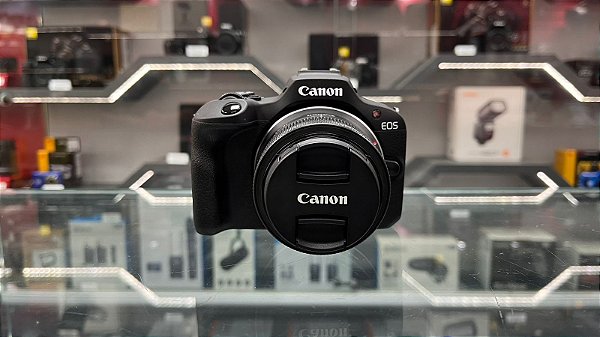Canon R100 c/ Lente RF 18-45mm IS STM - Usada com aprox 1 mil cliques