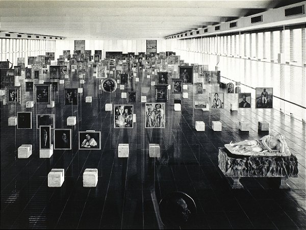 PÔSTER VISTA DA PINACOTECA DO MASP COM CAVALETES