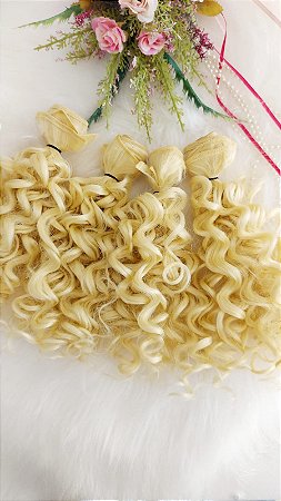 Cabelo Cacheado curto loiro claro (Medida 20cm x 60cm de extensão)