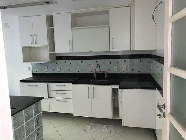 Apartamento Chalé, 02 quartos, suíte, contato direto com a natureza, vaga, Niterói, RJ