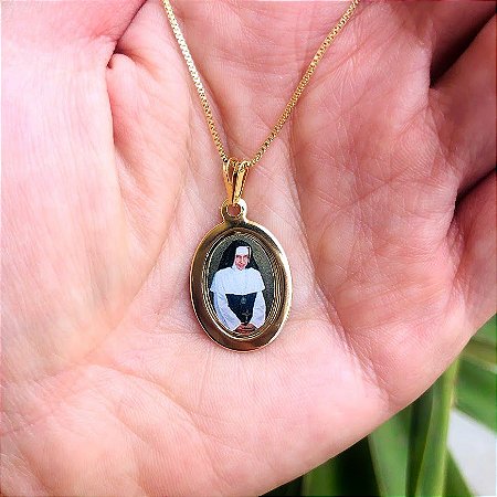 Colar com Medalha Oval de Santa Dulce dos Pobres