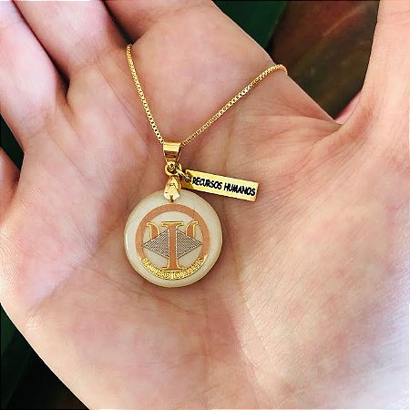Colar Profissão Recursos Humanos com Pingente de Madre Pérola