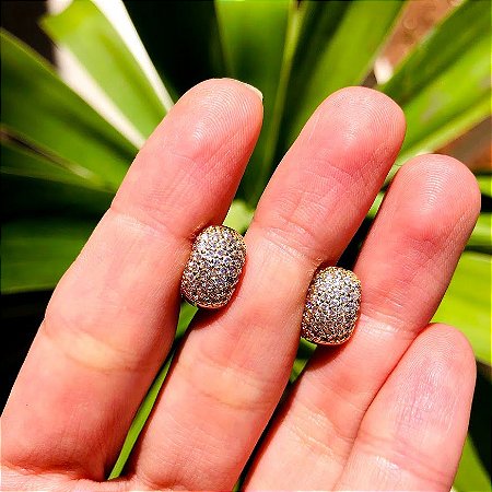 Brinco argolinha cravejado com micro zircônias