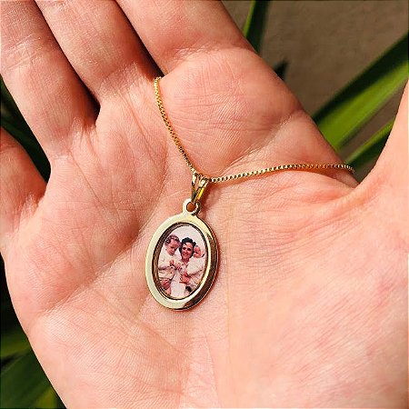 Colar com Medalha Oval de Santa Gianna