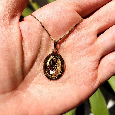 Colar com Medalha Oval da Sagrada Família