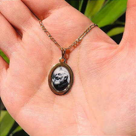 Corrente masculina com Medalha Oval de São Padre Pio