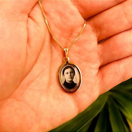 Colar com Medalha Oval de Santa Gemma Galgani