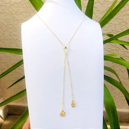 Colar Gravatinha com medalhas de São Bento e Nossa Senhora das Graças e nas pontas