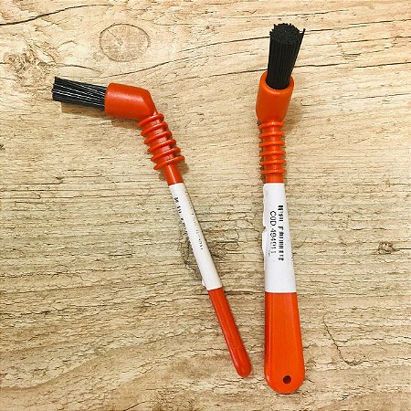ESCOVA NYLON COM CABO PLASTICO