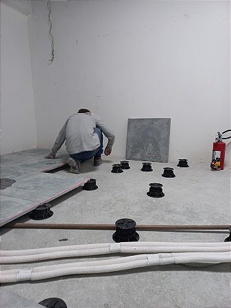 Mão de Obra - Instalação de Piso Elevado (30m²/un).
