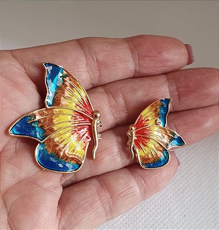 BRINCO BORBOLETA COLORIDA ESMALTADO E ASSIMETRICO BANHADO A OURO 18 K