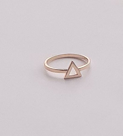 ANEL TRIANGULO VAZADO BANHADO A OURO 18 K