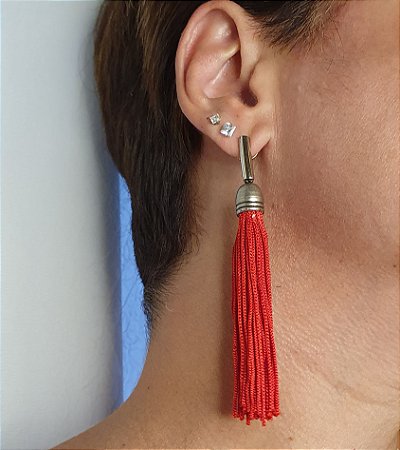 BRINCO TASSEL VERMELHO COM GRAFITE - BIJUTERIA