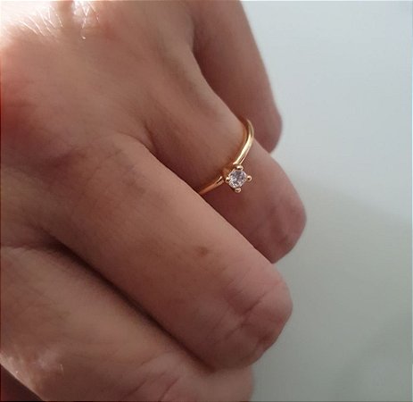 ANEL SOLITARIO COM ZIRCONIA CRISTAL BANHADO A OURO 18 K