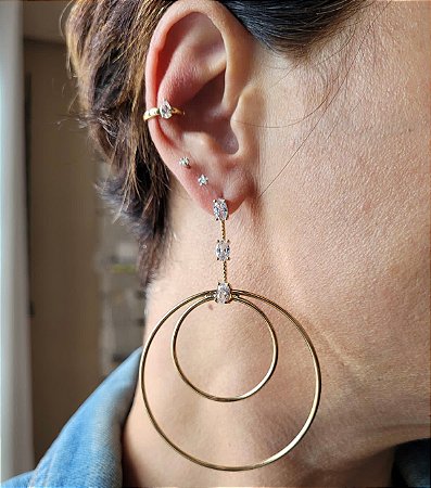 BRINCO ARGOLA COM 2 AROS E ZIRCONIAS BANHADO A OURO 18 K