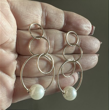 BRINCO PEROLAS PENDULO BANHADO A OURO 18 K