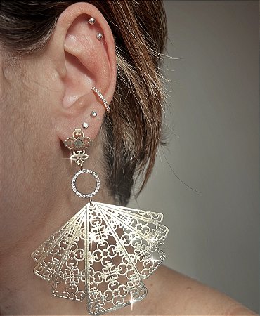 BRINCO  LEQUE BANHADO A OURO 18 K