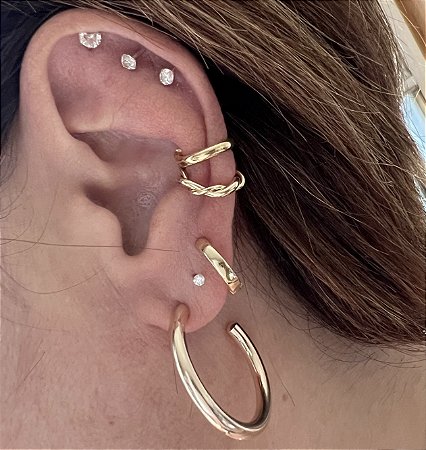 BRINCO ARGOLA TUBULAR LISA BANHADO A OURO 18K
