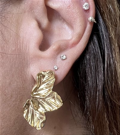BRINCO FLOR P BANHADO A OURO 18 K