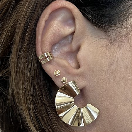 BRINCO ORGANICO MEIA ESFERA BANHADO A OURO 18 K