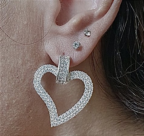 BRINCO CORAÇAO CRAVEJADO COM MICROZIRCONIAS BANHADO A OURO 18 K OU PRATA