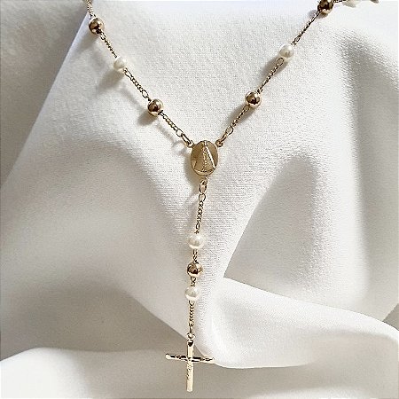 COLAR ESTILO TERÇO BOLAS E PEROLAS COM NOSSA SENHORA APARECIDA BANHADO A OURO 18 K