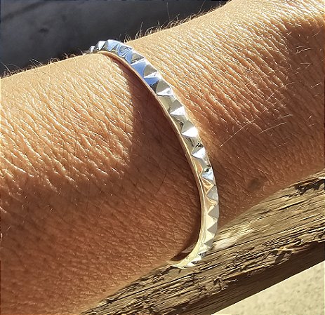 PULSEIRA BRACELETE SPIKE BANHADA A PRATA - AJUSTAVEL