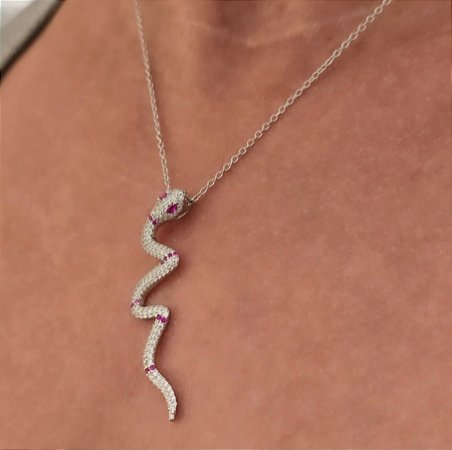 COLAR COBRA COM ZIRCONIAS CRISTAIS E RUBELITA BANHADO A RODIO