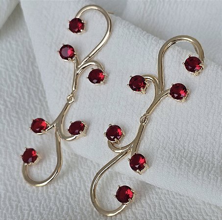 BRINCO COM ZIRCONIAS VERMELHA OU CRISTAL BANHADO A OURO 18 K