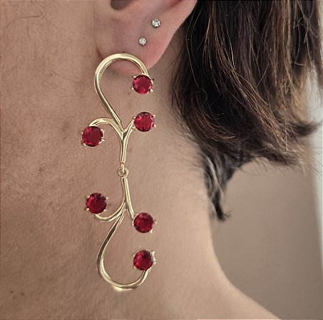 BRINCO COM ZIRCONIAS VERMELHA OU CRISTAL BANHADO A OURO 18 K