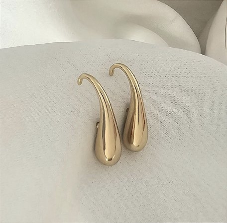 BRINCO EAR HOOK GOTA BANHADO A OURO 18 K