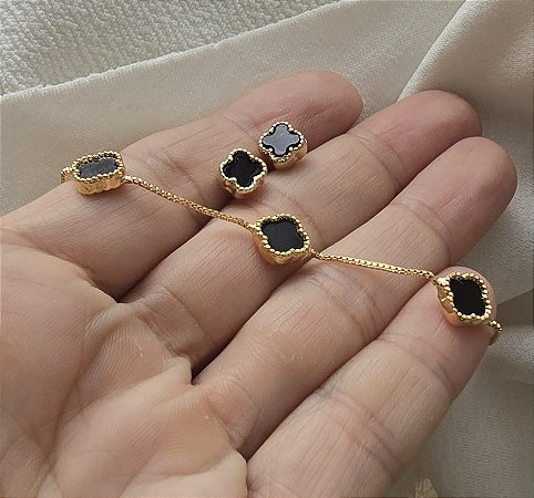 CONJUNTO PULSEIRA E BRINCO TREVO PRETO BANHADO OURO 18 K