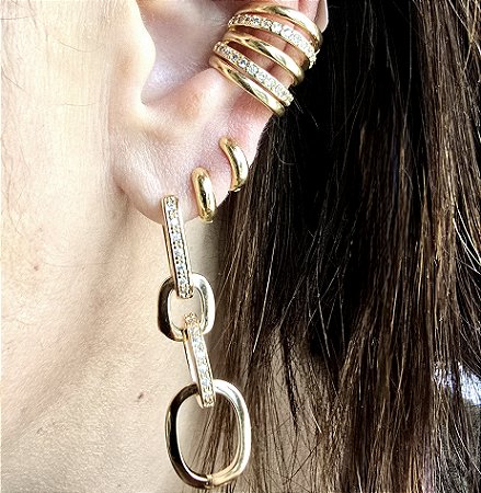 BRINCO ARGOLAS ENTRELAÇADAS COM ZIRCONIAS CRISTAIS BANHADO A OURO 18 K