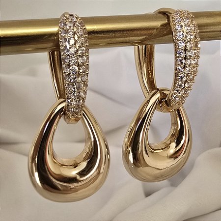 BRINCO ARGOLA COM PINGENTE REMOVIVEL EM GOTA VAZADA BANHADO A OURO 18 K