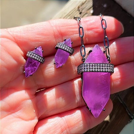 CONJUNTO COLAR E BRINCO FUCSIA FUSION BANHADA EM RODIO NEGRO